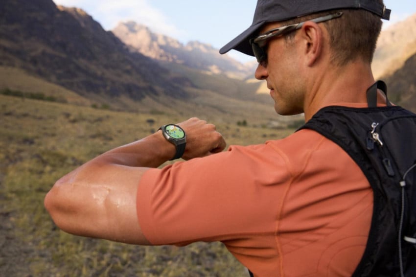 Jam Tangan Pintar Fashionable dengan Akurasi Presisi untuk Olahraga dan Daya Tahan Baterai 21 Hari