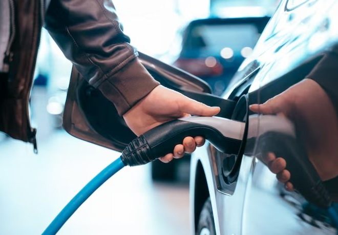 Harga Mobil dan Motor Listrik Diperkirakan Turun Tahun Depan Selevel Bensin