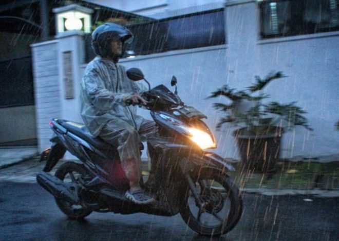 5 Tips Penting untuk Pemotor di Musim Hujan