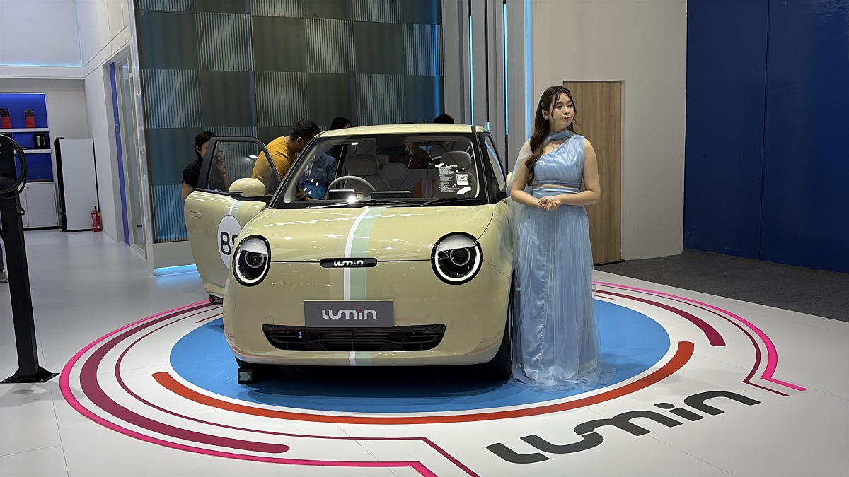 Mobil Listrik Kompak di GJAW 2025 dengan Harga Rp100 Jutaan
