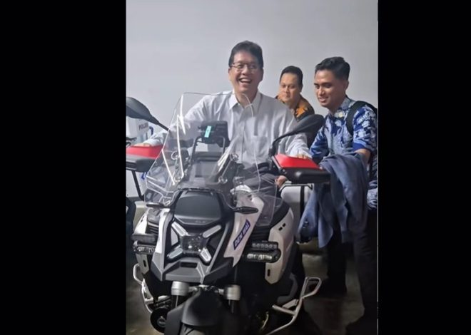 Momen Viral Menkeu Purbaya Naik Moge Patwal