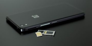 Registrasi Kartu SIM Wajib Biometrik Wajah Akses NIK dan KK Ditutup Selamanya