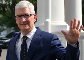 CEO Apple Tim Cook Mundur, Serahkan Kepemimpinan kepada John Ternus