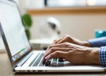 Pasar PC Global Turun 21 Persen di Q3 2026, Apa Penyebabnya?
